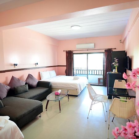 The Famous House - Jomtien Hotel Екстериор снимка