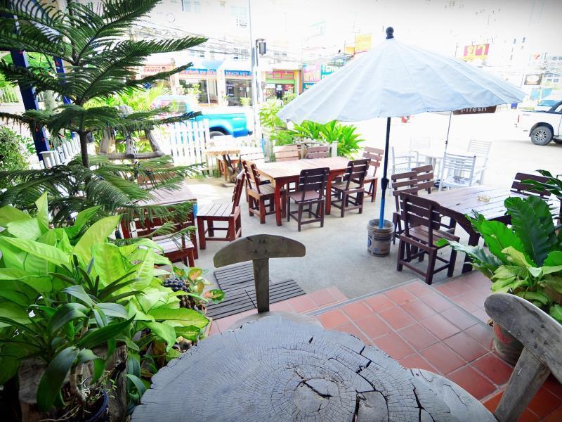 The Famous House - Jomtien Hotel Екстериор снимка
