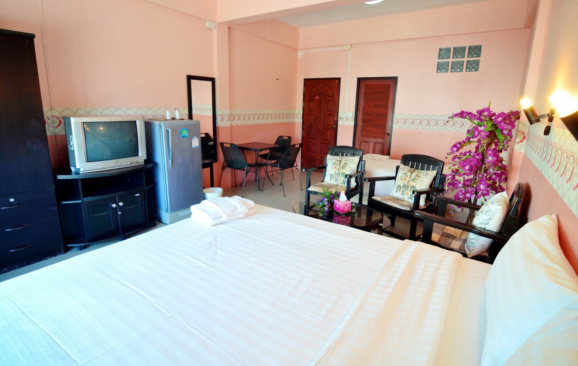 The Famous House - Jomtien Hotel Екстериор снимка