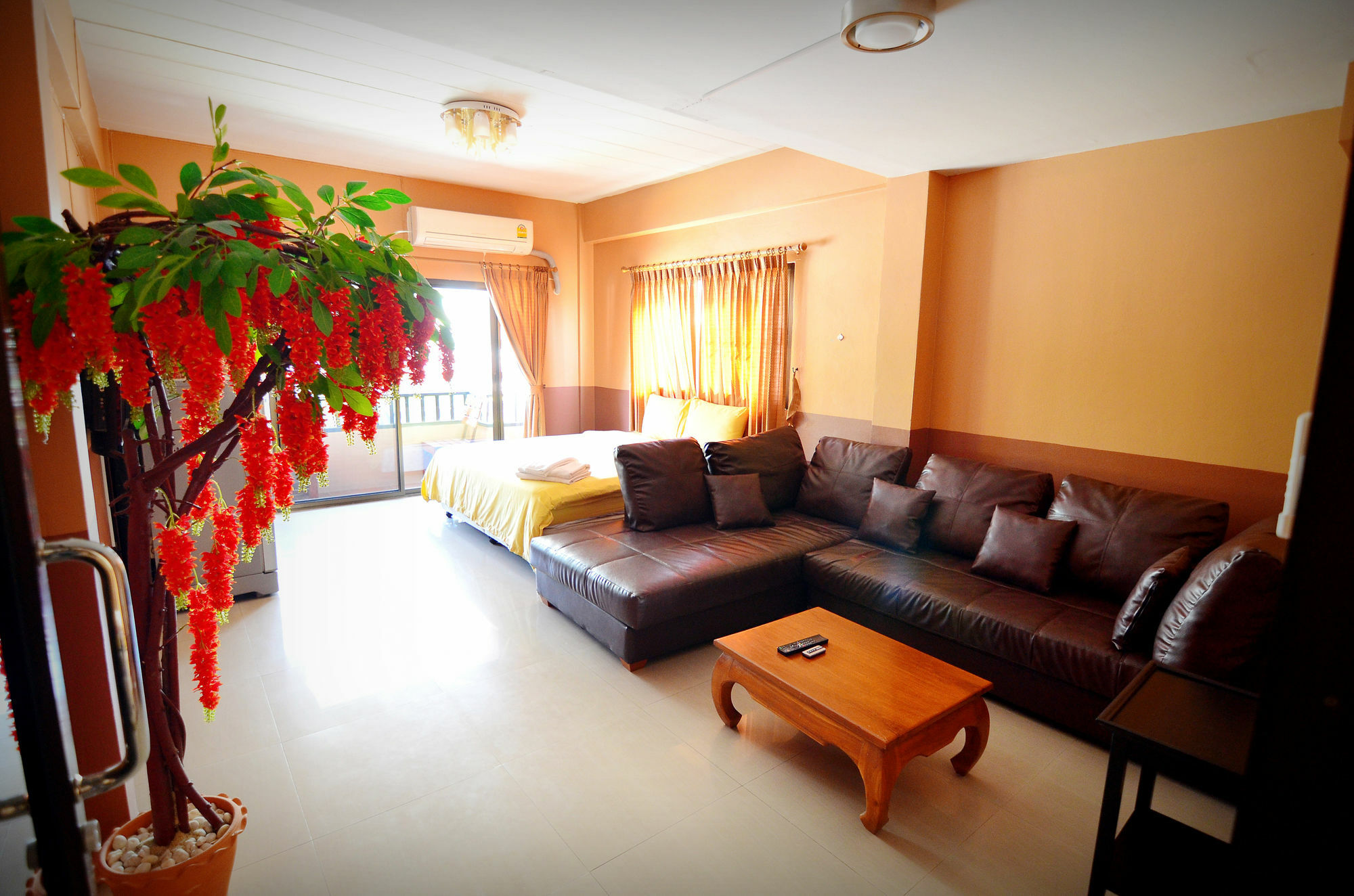 The Famous House - Jomtien Hotel Екстериор снимка