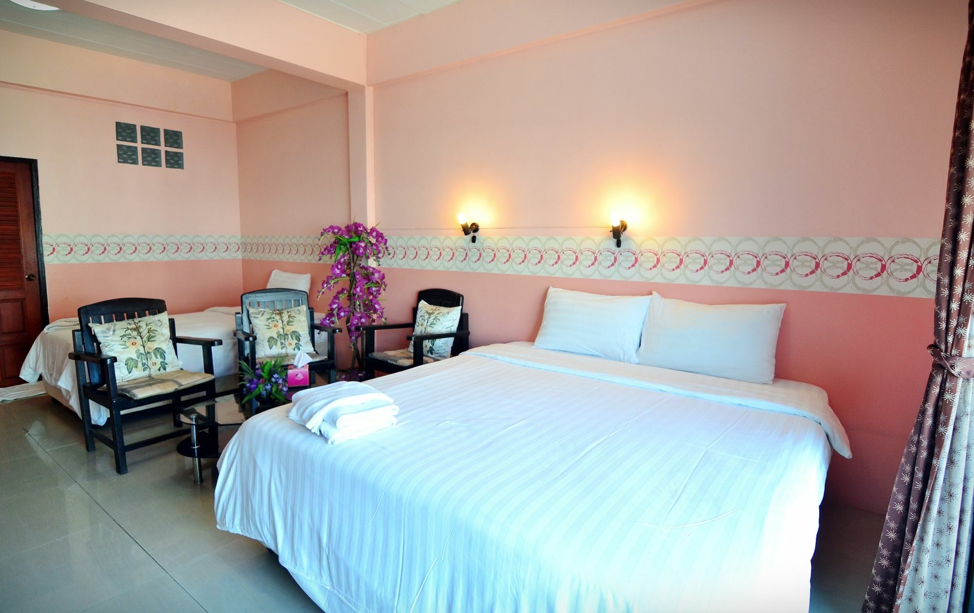The Famous House - Jomtien Hotel Екстериор снимка