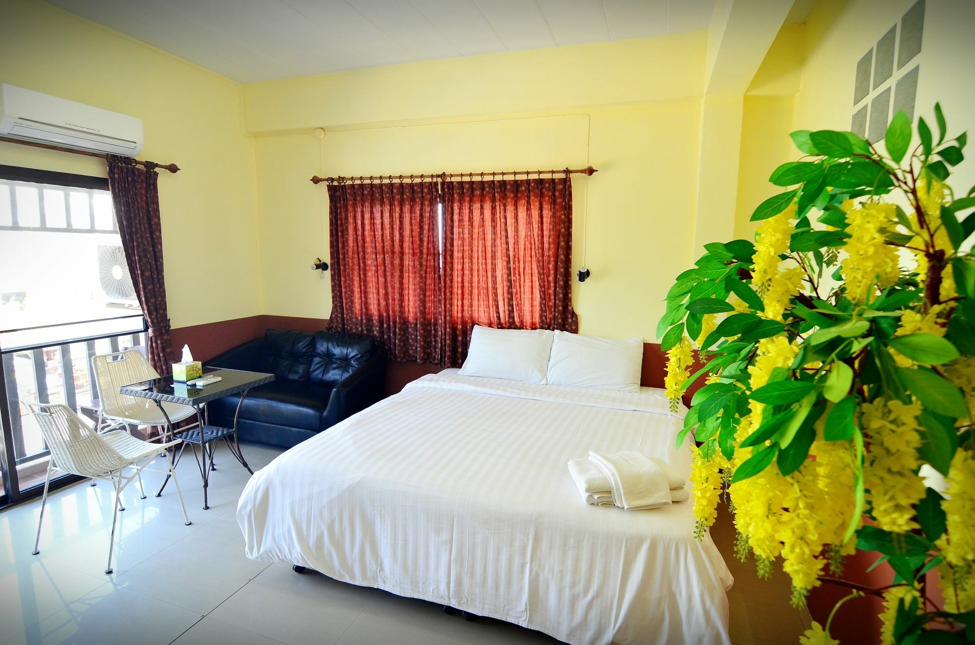 The Famous House - Jomtien Hotel Екстериор снимка