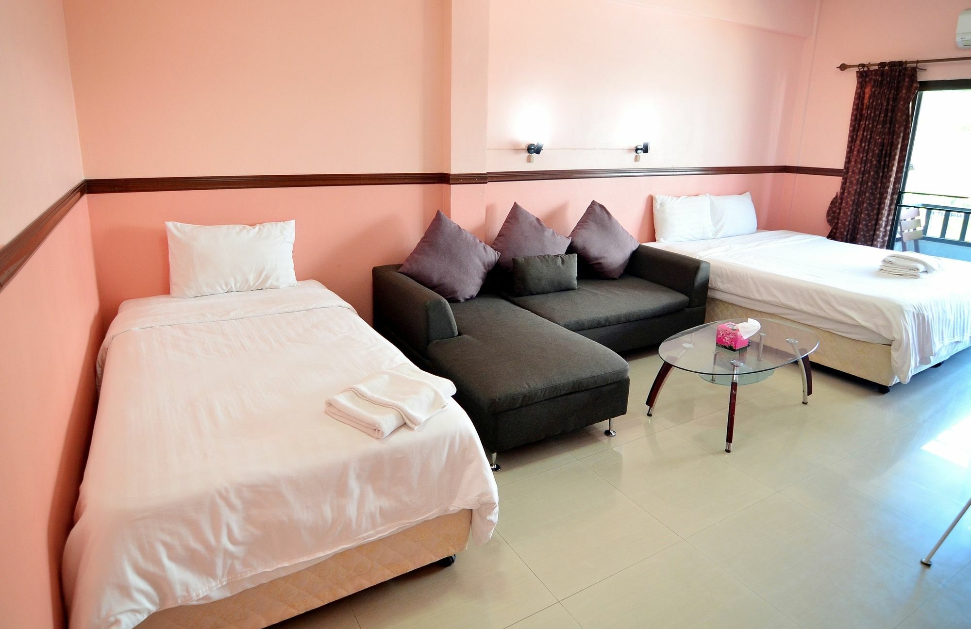 The Famous House - Jomtien Hotel Екстериор снимка