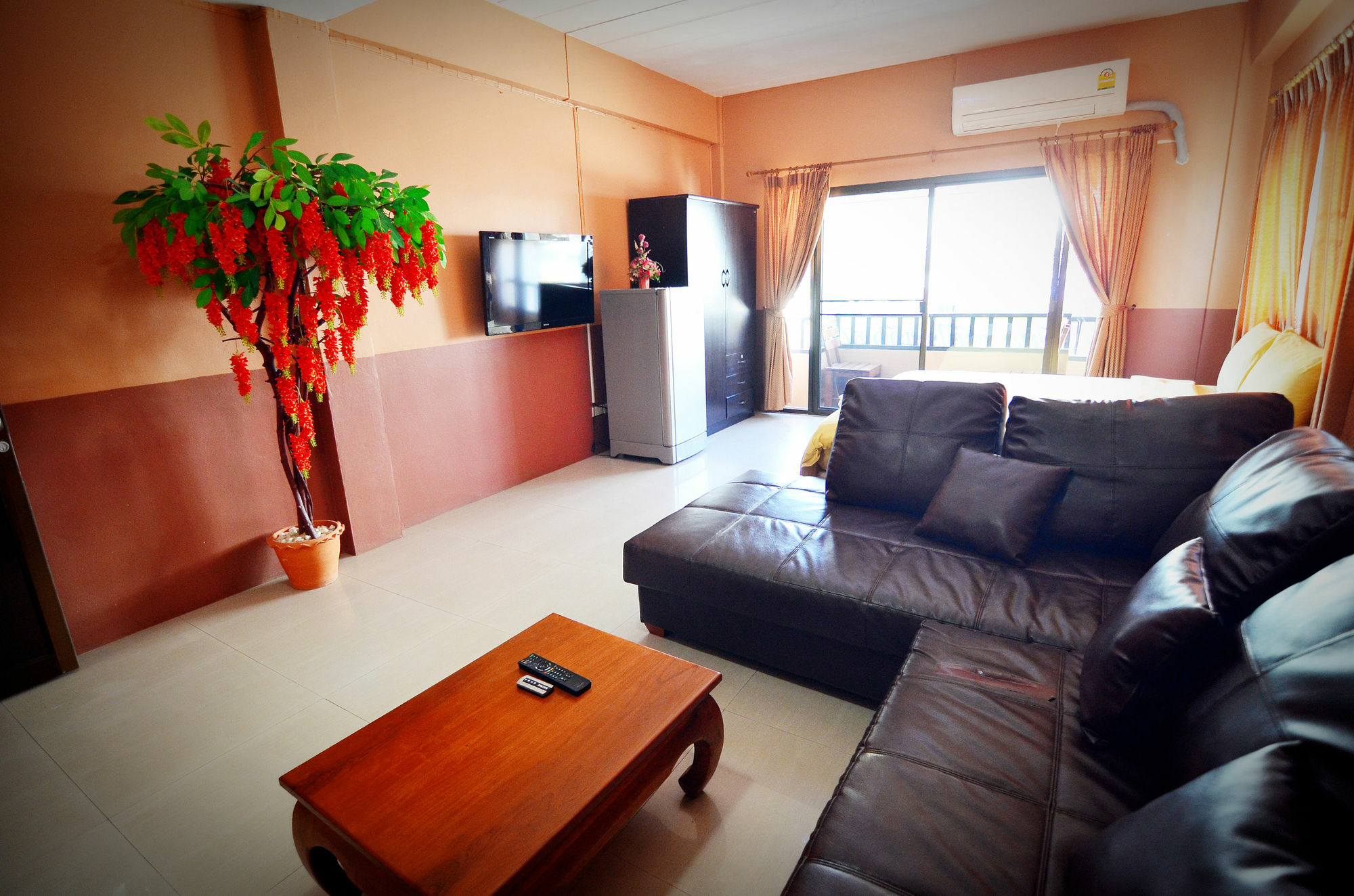 The Famous House - Jomtien Hotel Екстериор снимка